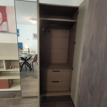 The Rabbit Hole Daire Roma